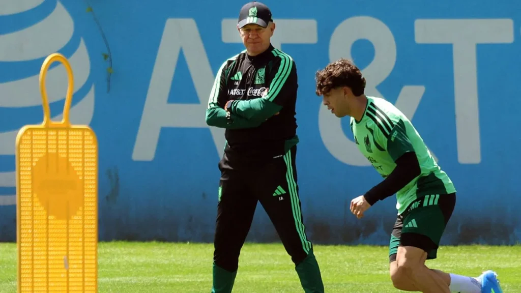 12ba2acf9db641bab851426f411d930c