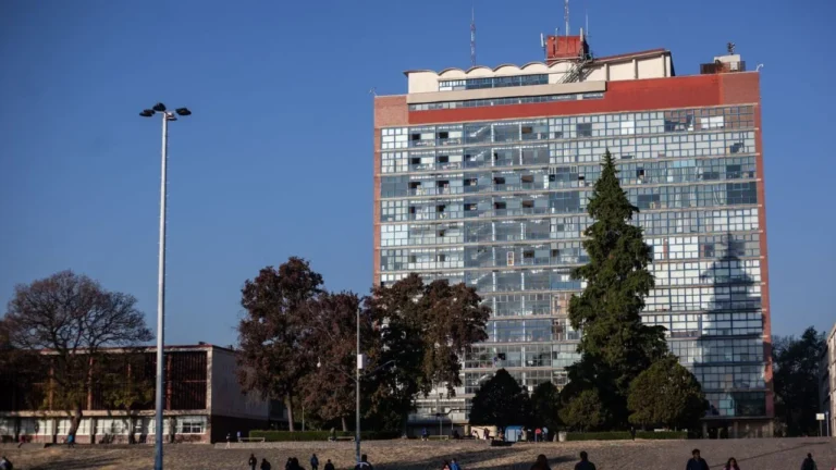 3695b8c9aa624d74b6f3b7f589d4b486