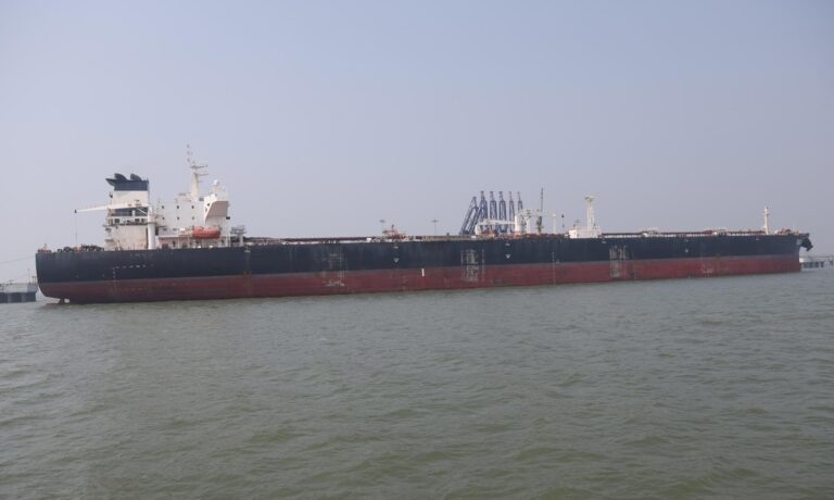 Comisión parlamentaria iraní aprueba proyecto de ley para cobrar peaje por pasar por Ormuz