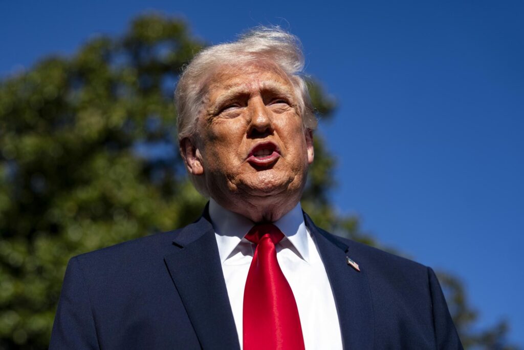 Trump amenaza con "eliminar" cualquier buque iraní que se salte bloqueo de EEUU en Ormuz