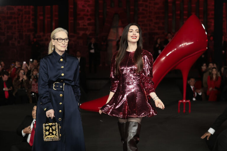 Streep y Hathaway brillan en pasarela por estreno de ' The Devil Wears Prada 2 ' en México