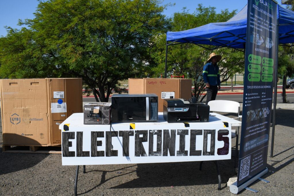 3f951eae9c564fd0b97daf27fbec818f